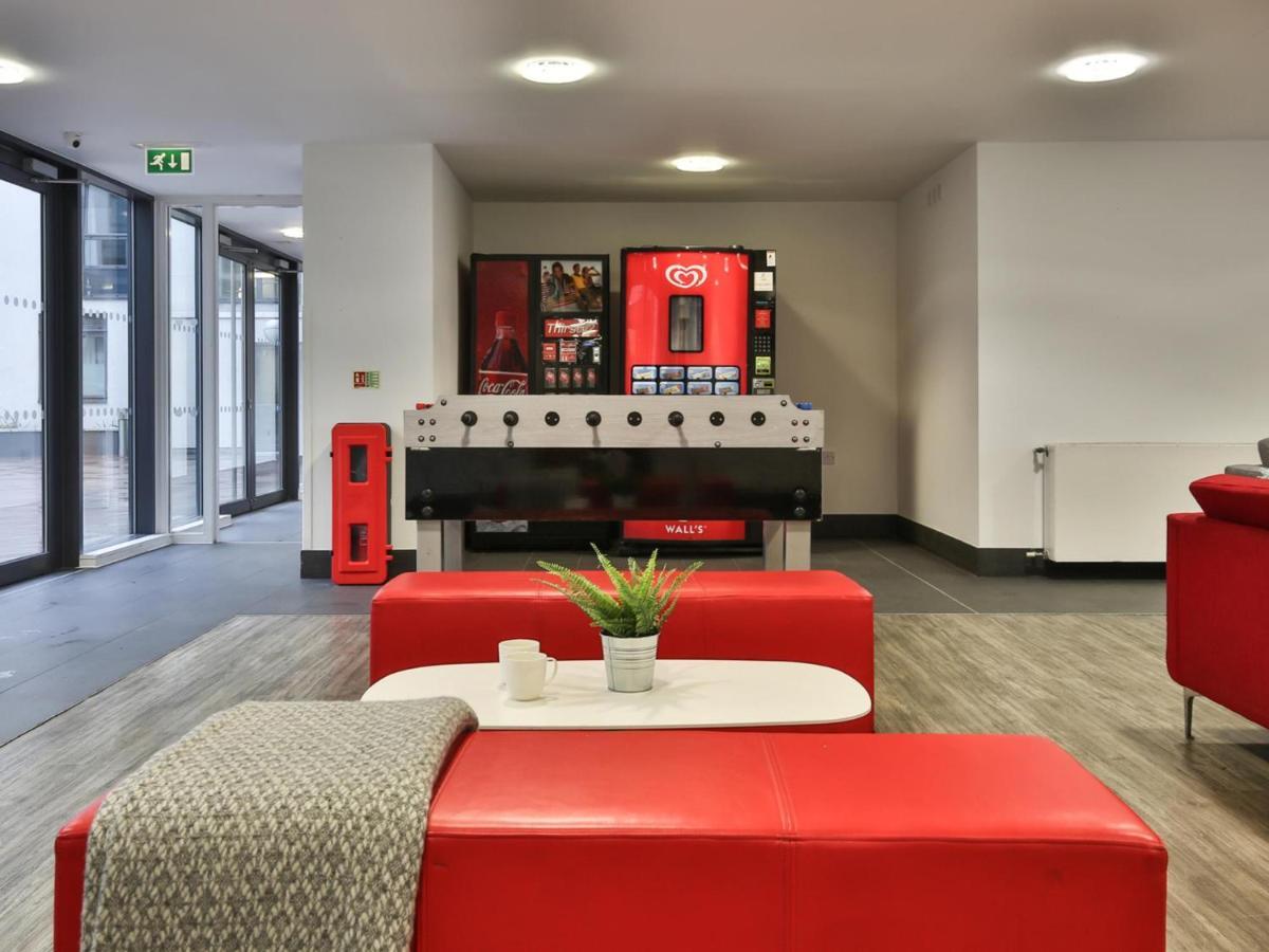 Sterling Court In Wembley Лондон Экстерьер фото