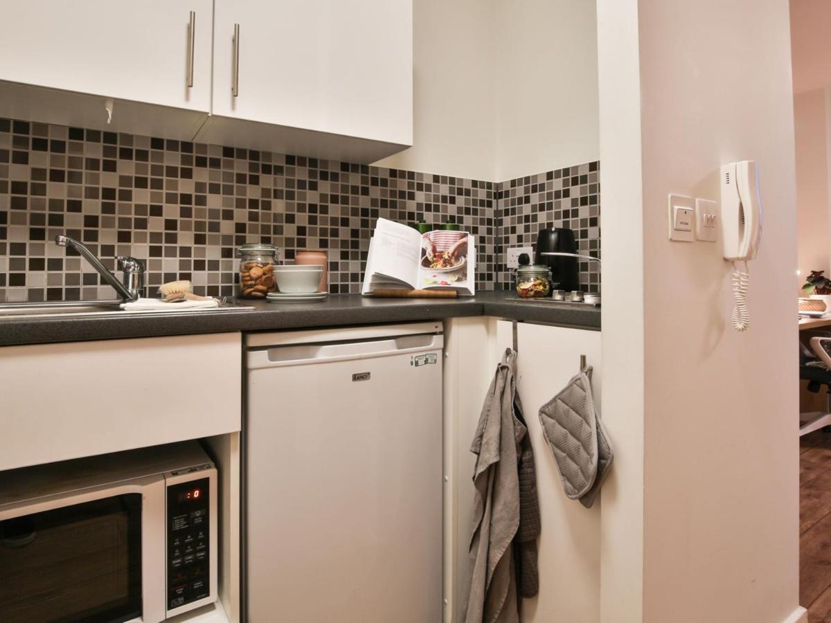 Sterling Court In Wembley Лондон Экстерьер фото