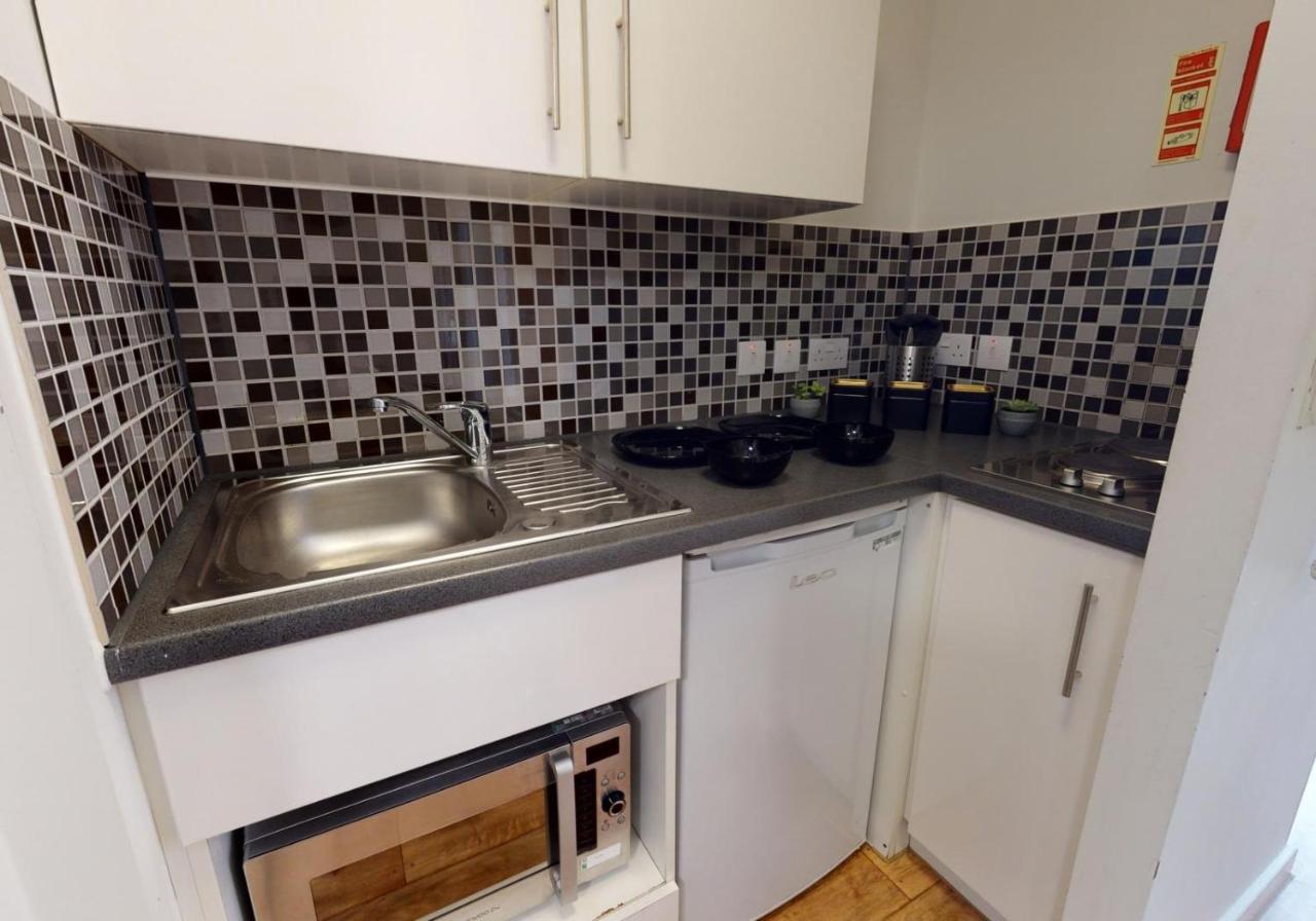 Sterling Court In Wembley Лондон Экстерьер фото