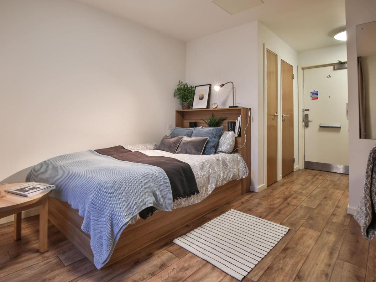 Sterling Court In Wembley Лондон Экстерьер фото