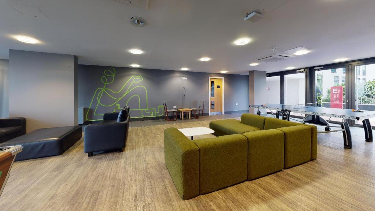 Sterling Court In Wembley Лондон Экстерьер фото